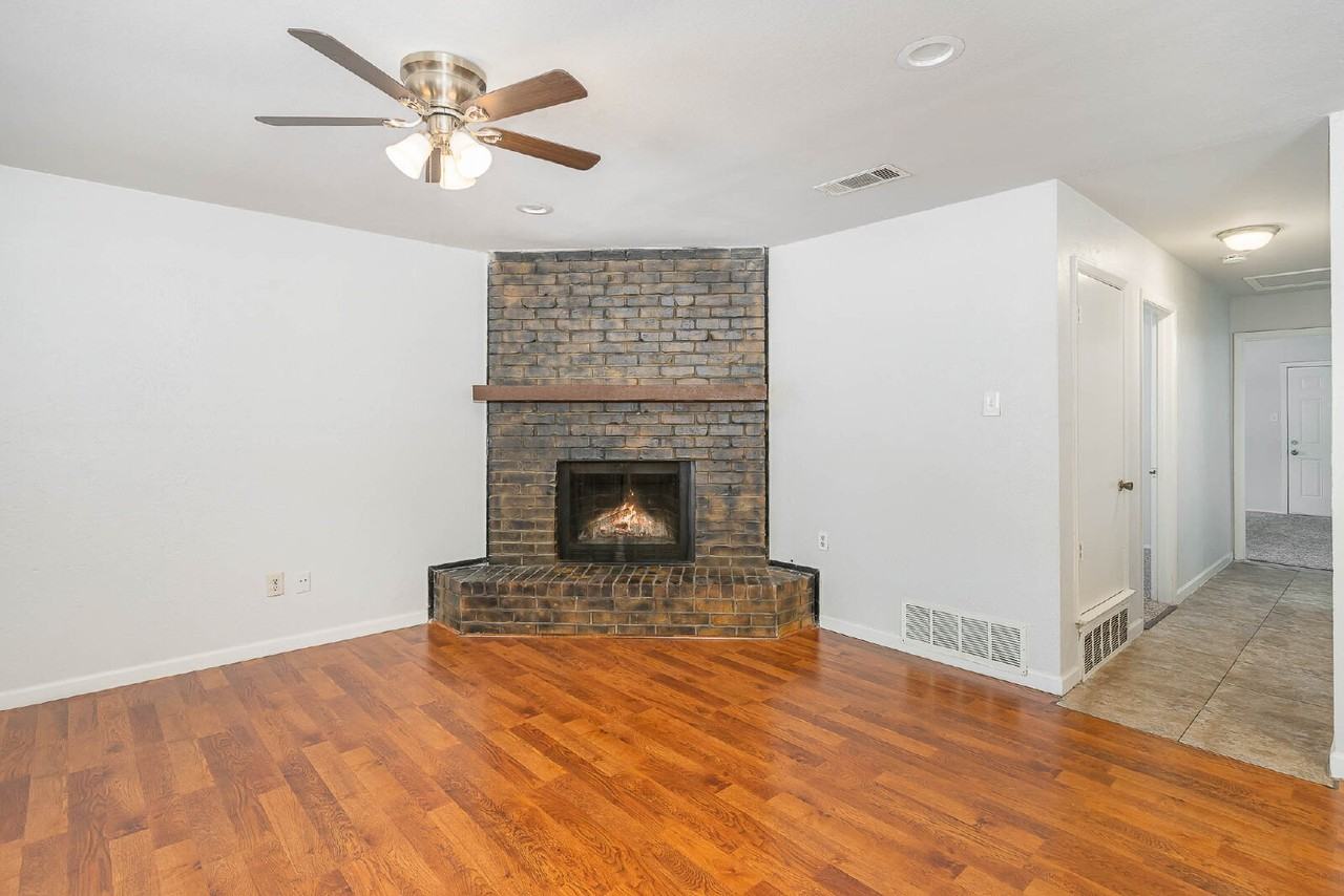 502 W Cedar St - Photo 5 of 24