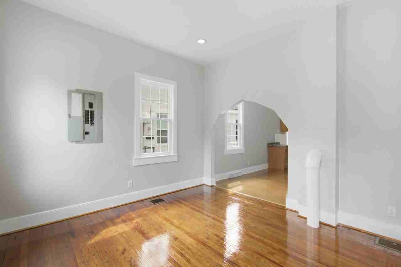 27 Maverick St - Photo 7 of 31