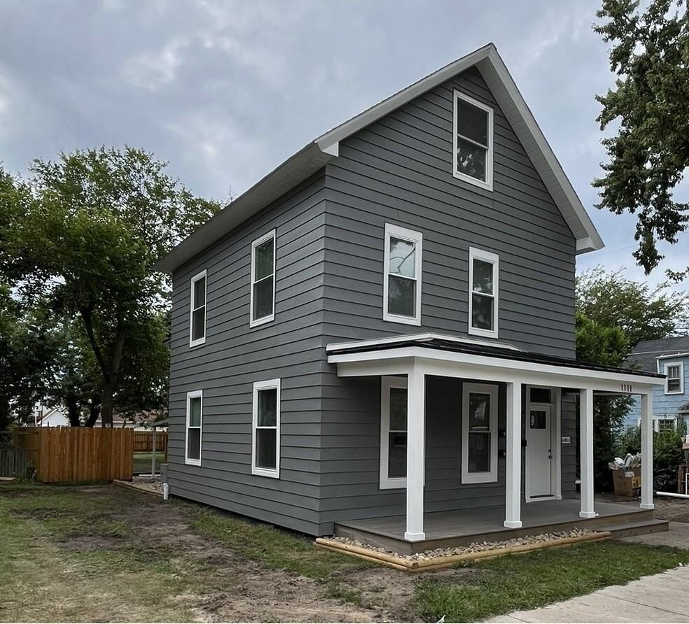 1111 Spring St #A - Photo 2 of 18