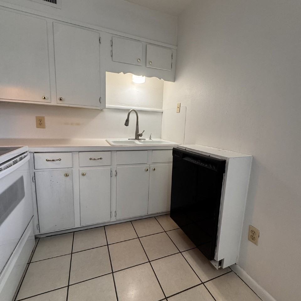 1700 Sun Ave - Photo 6 of 12