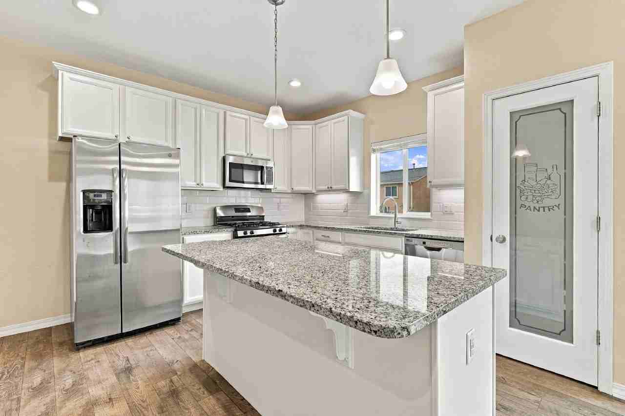 4196 Orchid St - Photo 3 of 40