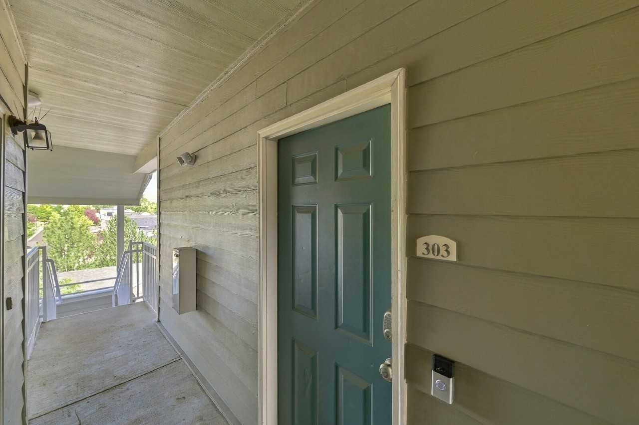 2662 S Cathay Way #303 - Photo 3 of 33