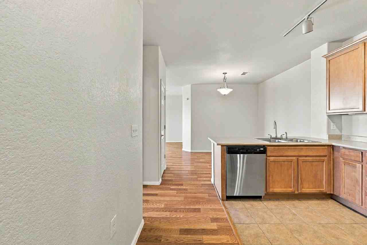 2662 S Cathay Way #303 - Photo 4 of 33