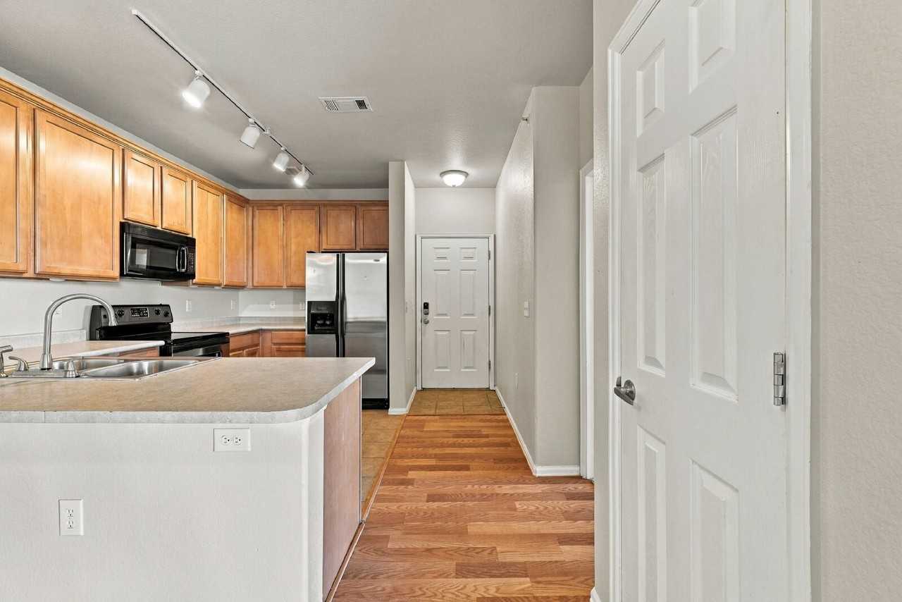 2662 S Cathay Way #303 - Photo 5 of 33