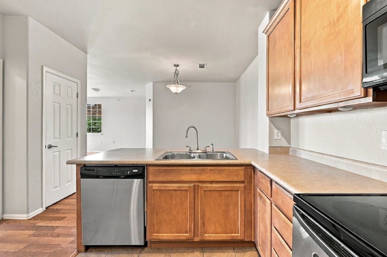 2662 S Cathay Way #303 - Photo 7 of 33