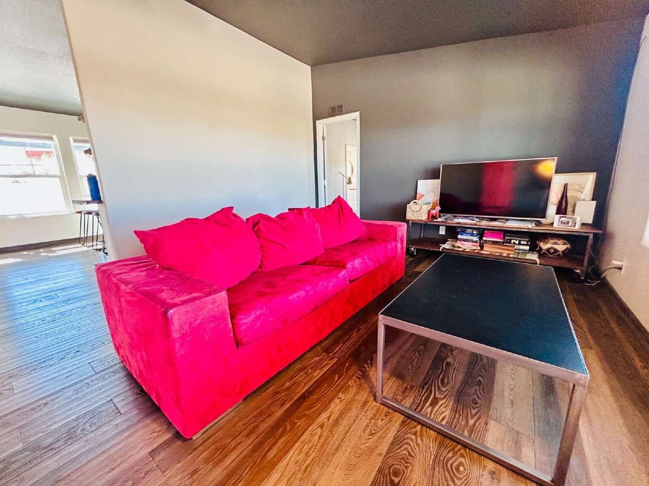 6940 Hollinger Rd - Photo 4 of 50