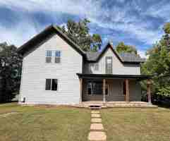 featured image of 640 1/2 Broadway St