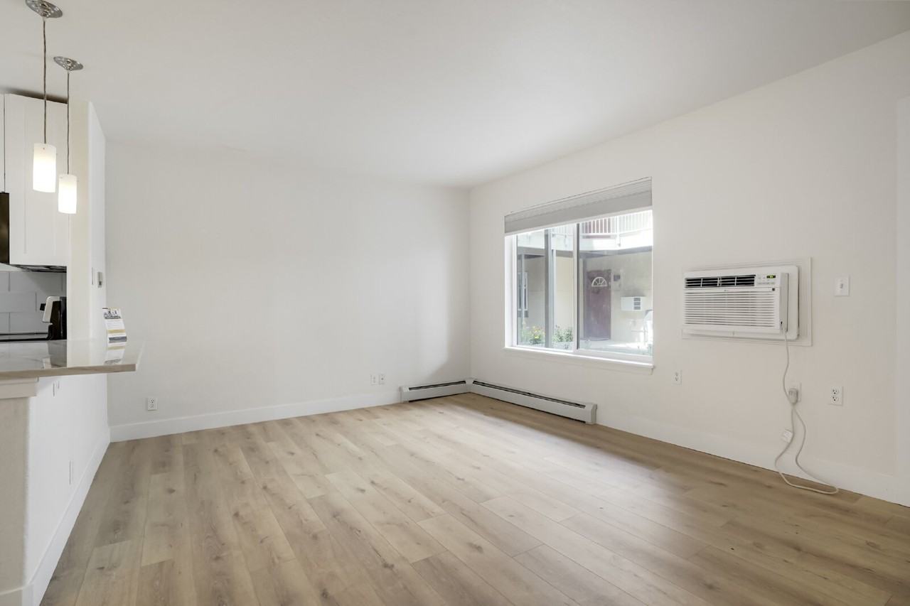 2345 N Clay St #4 - Photo 4 of 18