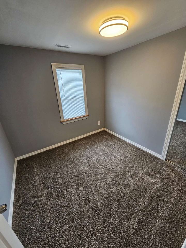 27819 Lasslett St - Photo 6 of 15