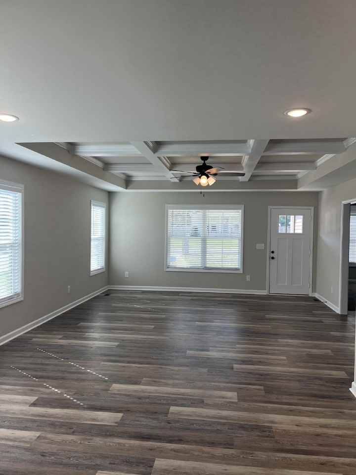 109 Thacker Dr - Photo 4 of 30