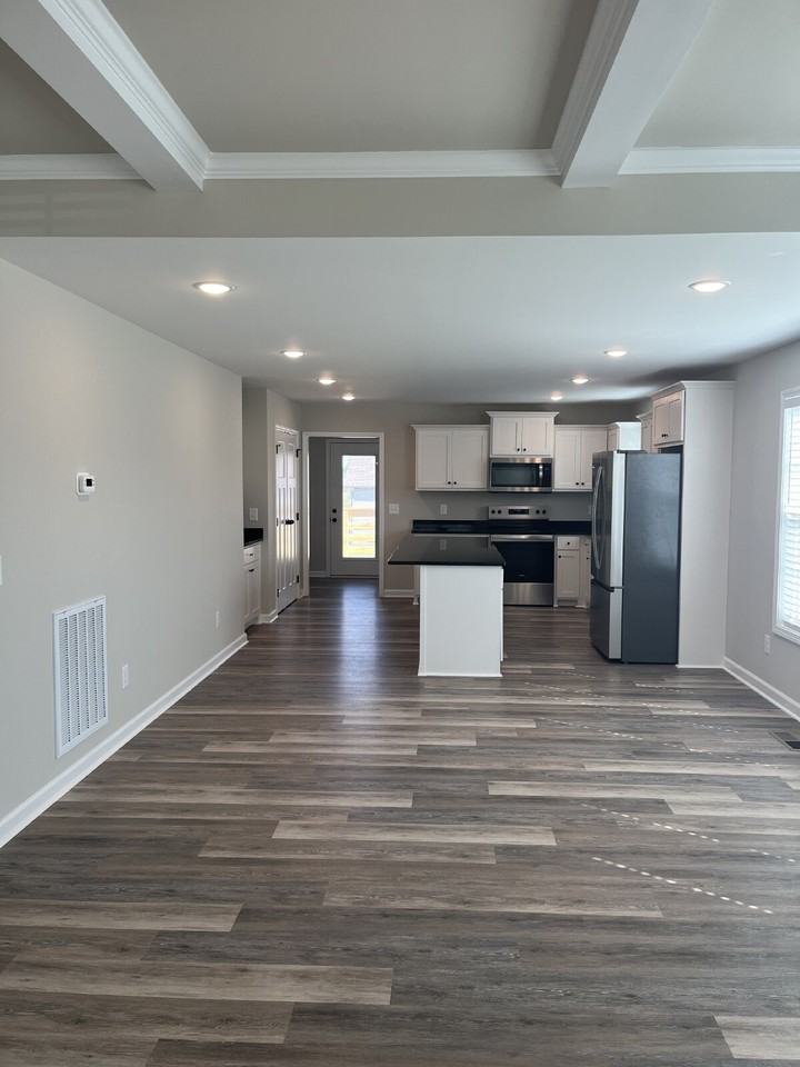 109 Thacker Dr - Photo 5 of 30