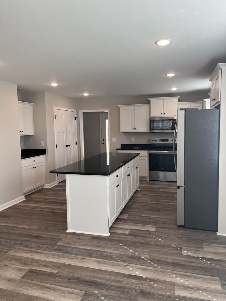 109 Thacker Dr - Photo 6 of 30