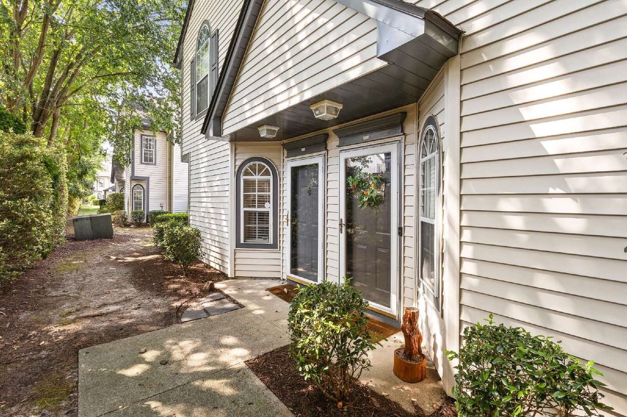 4829 Shallowford Cir - Photo 2 of 10