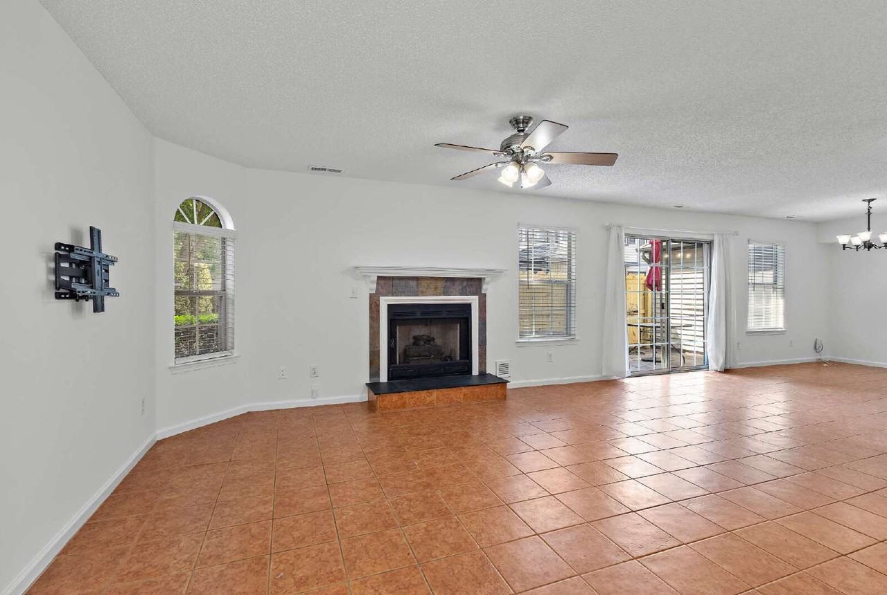 4829 Shallowford Cir - Photo 3 of 10