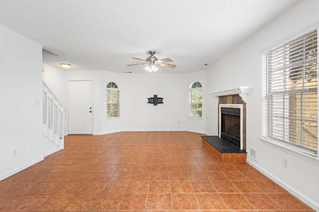 4829 Shallowford Cir - Photo 4 of 10