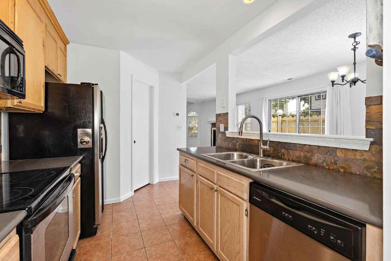 4829 Shallowford Cir - Photo 7 of 10
