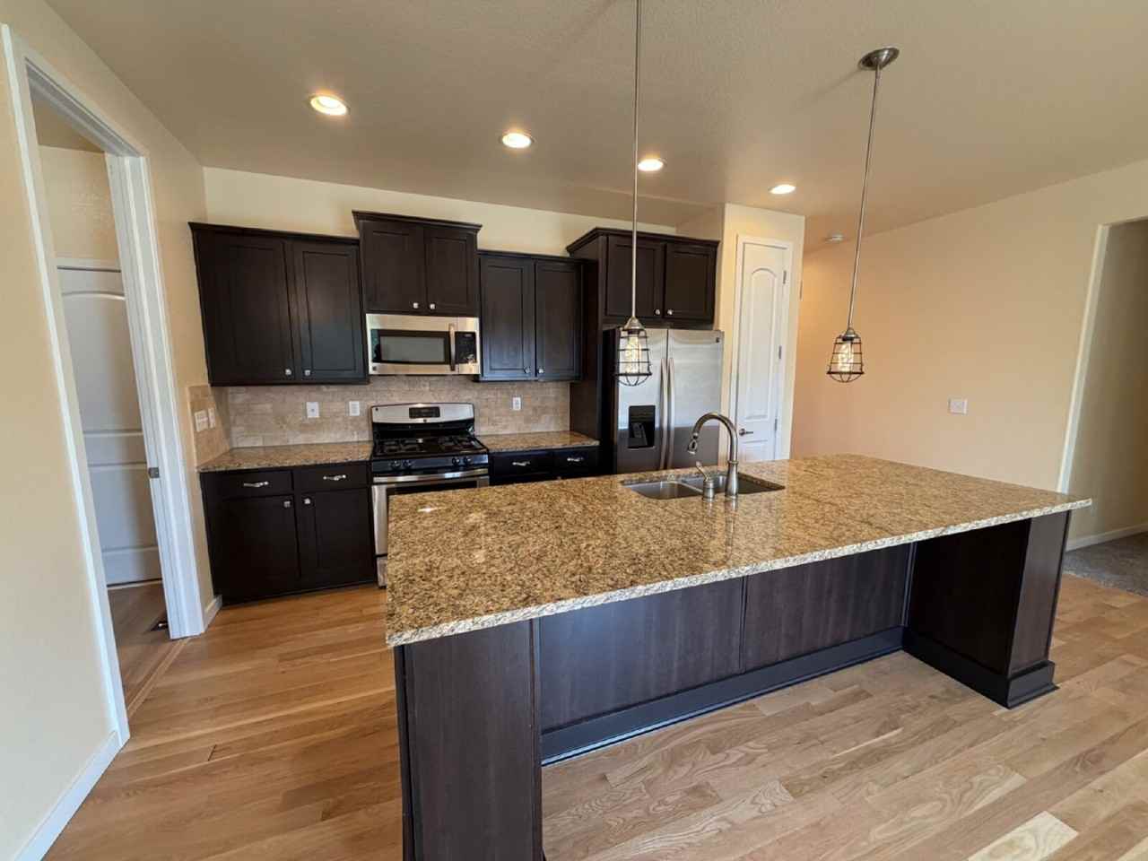 15952 Village Cir - Photo 3 of 12