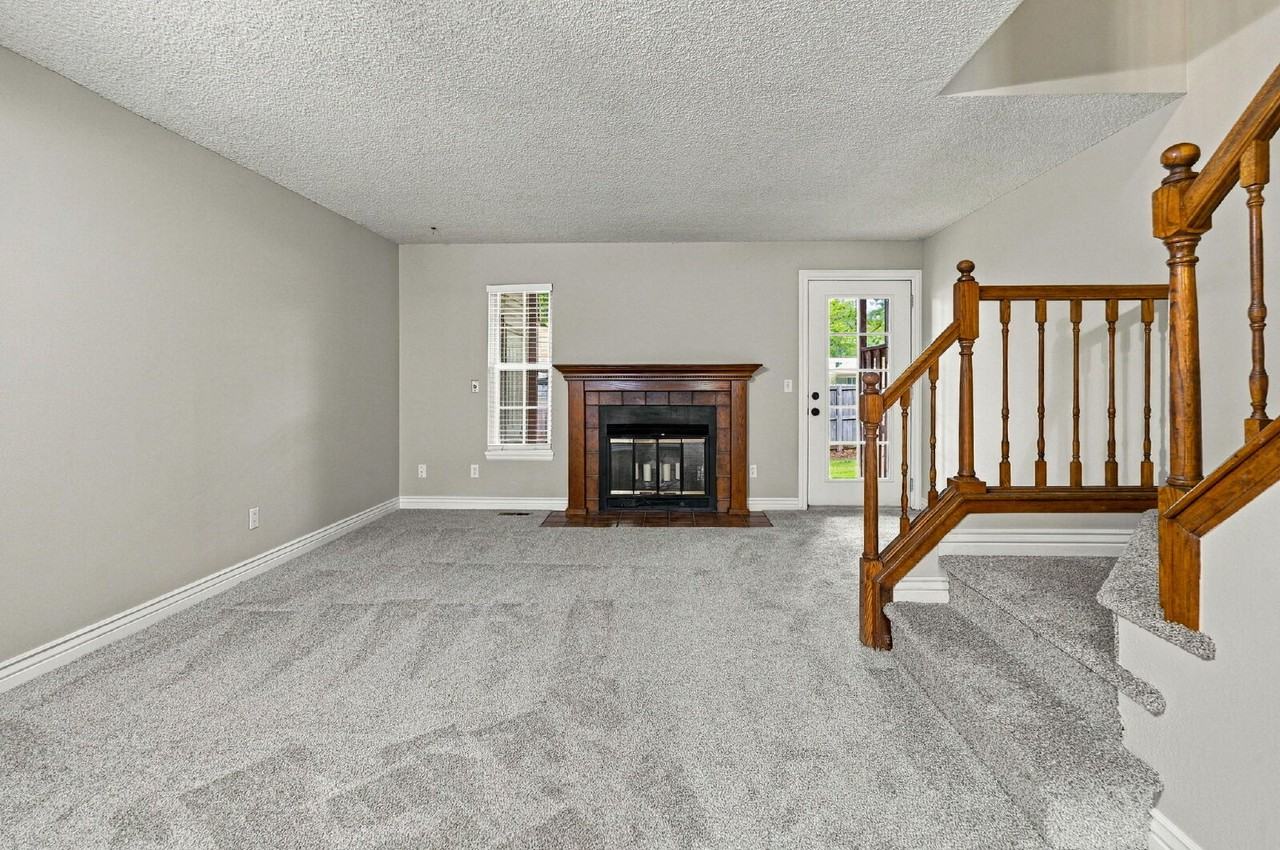 378 Pheasant Run - Photo 4 of 30