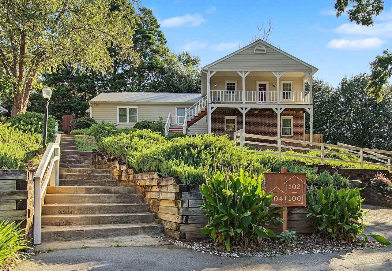 102 Drummond Pl