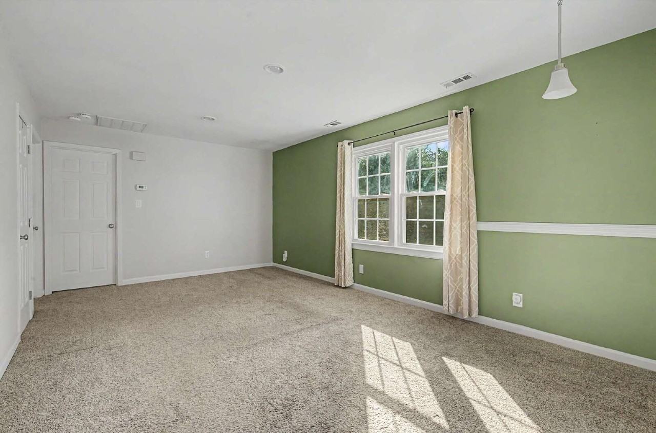 102 Drummond Pl - Photo 5 of 20