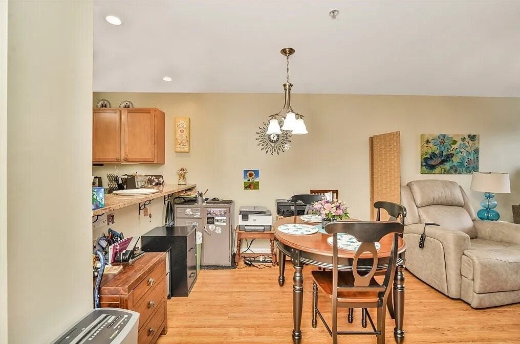 75 Walnut St - Photo 4 of 8