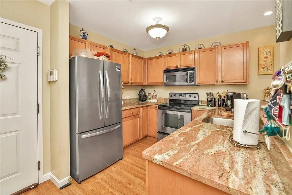 75 Walnut St - Photo 5 of 8