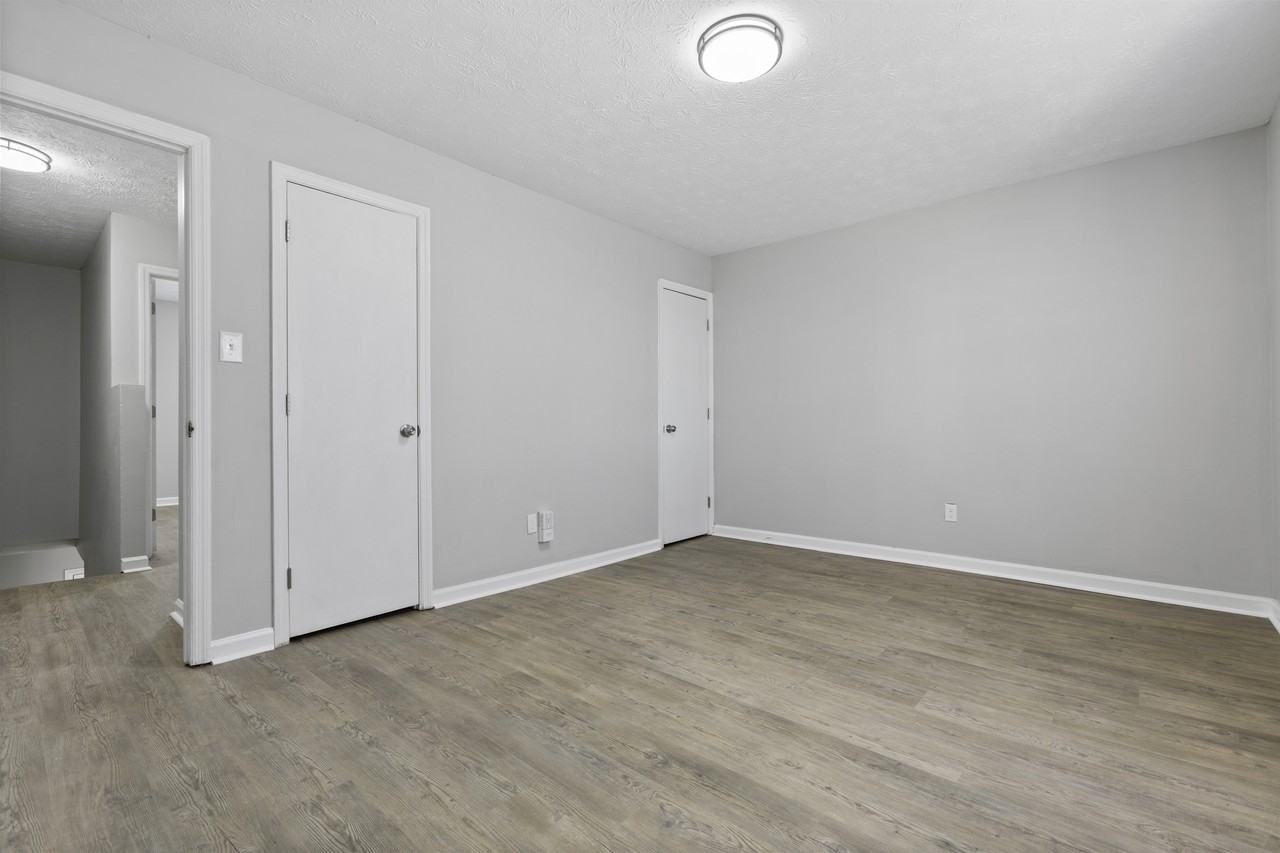 1649 Foxhaven Dr #11 - Photo 3 of 23