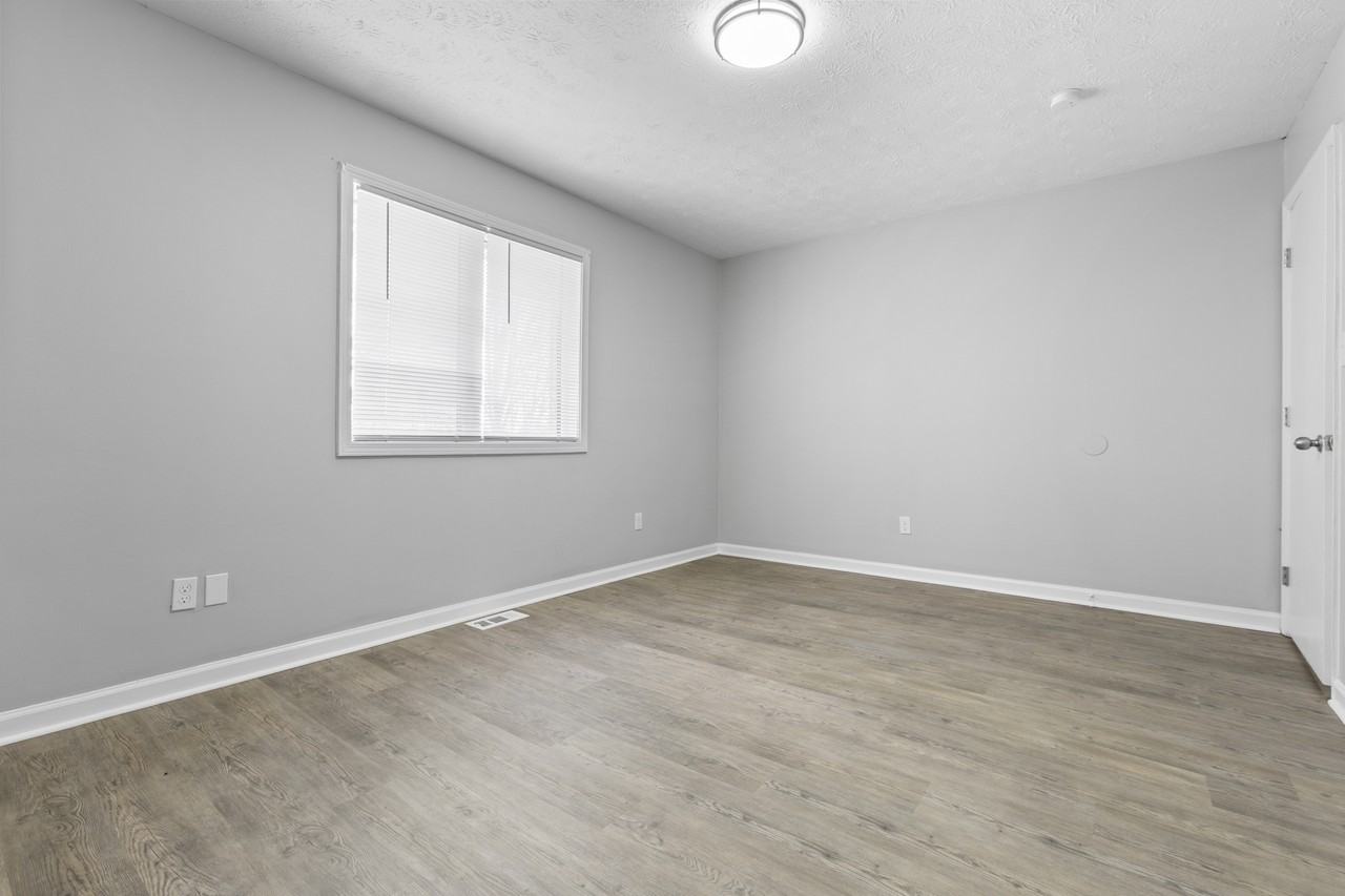1649 Foxhaven Dr #11 - Photo 4 of 23