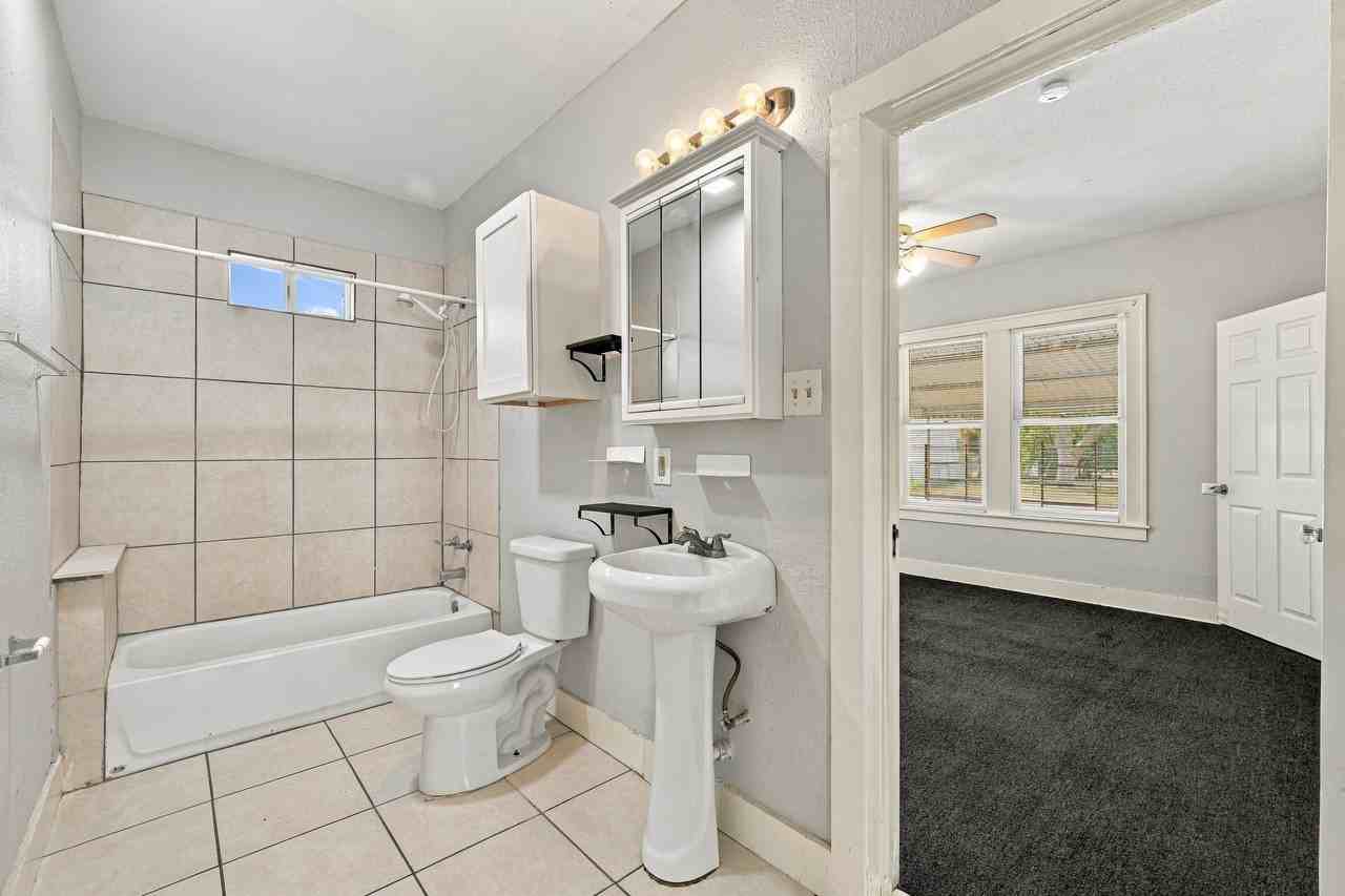 1114 Gibbs - Photo 4 of 28