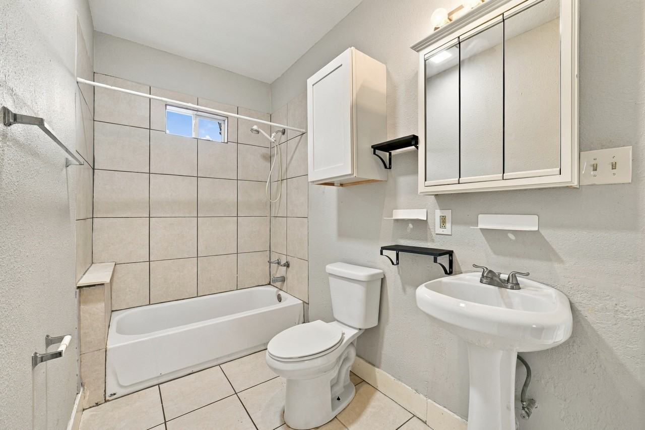 1114 Gibbs - Photo 7 of 28