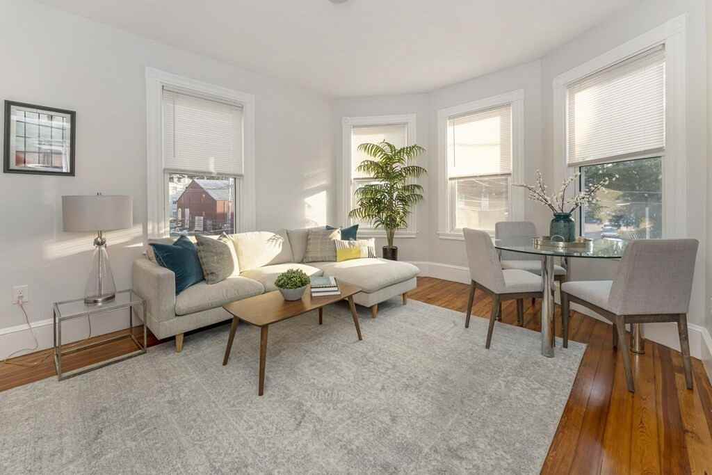 172 Boylston St #3 - Photo 4 of 17