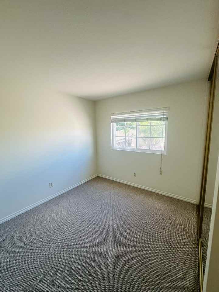 4056 Caseman Ave - Photo 3 of 22