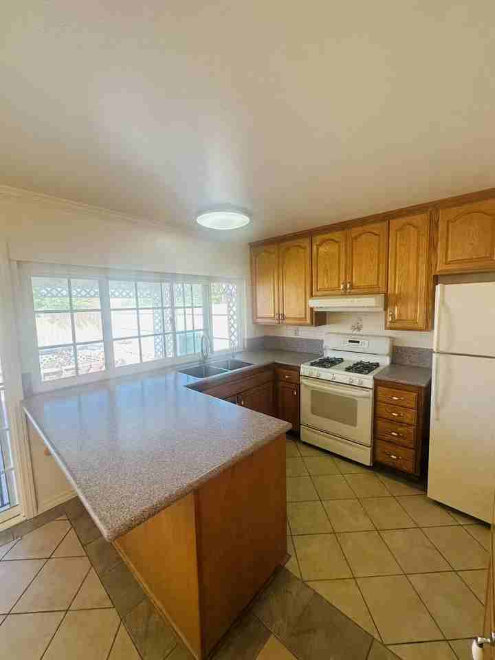 4056 Caseman Ave - Photo 5 of 22
