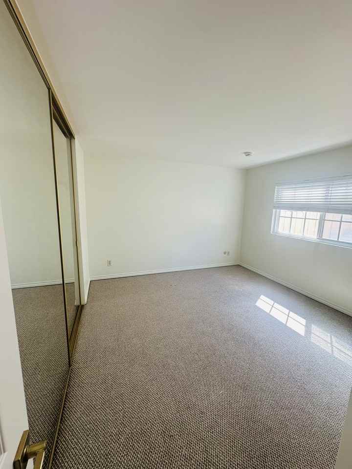 4056 Caseman Ave - Photo 6 of 22