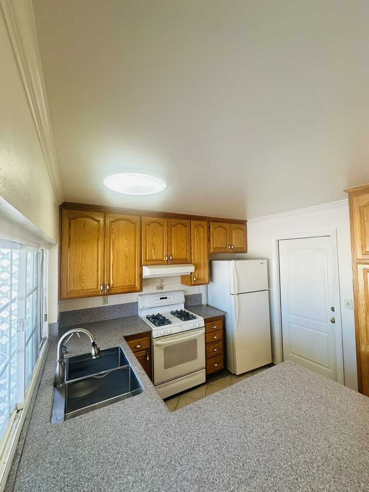 4056 Caseman Ave - Photo 7 of 22