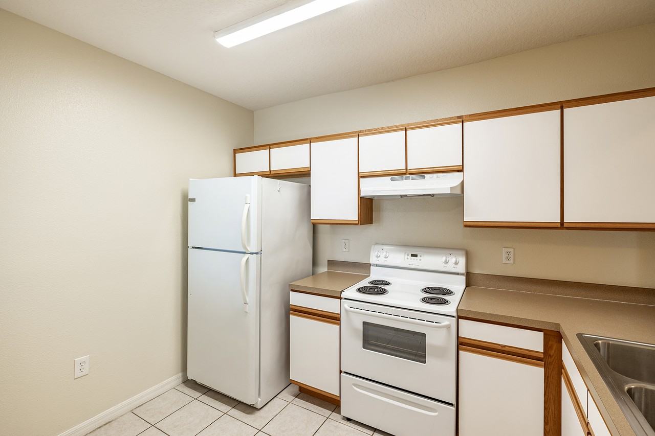 9506 Amberdale Ct #202 - Photo 4 of 33