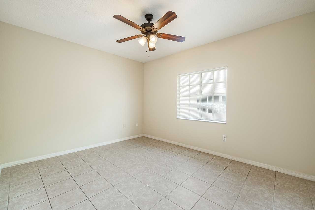 9506 Amberdale Ct #202 - Photo 5 of 33