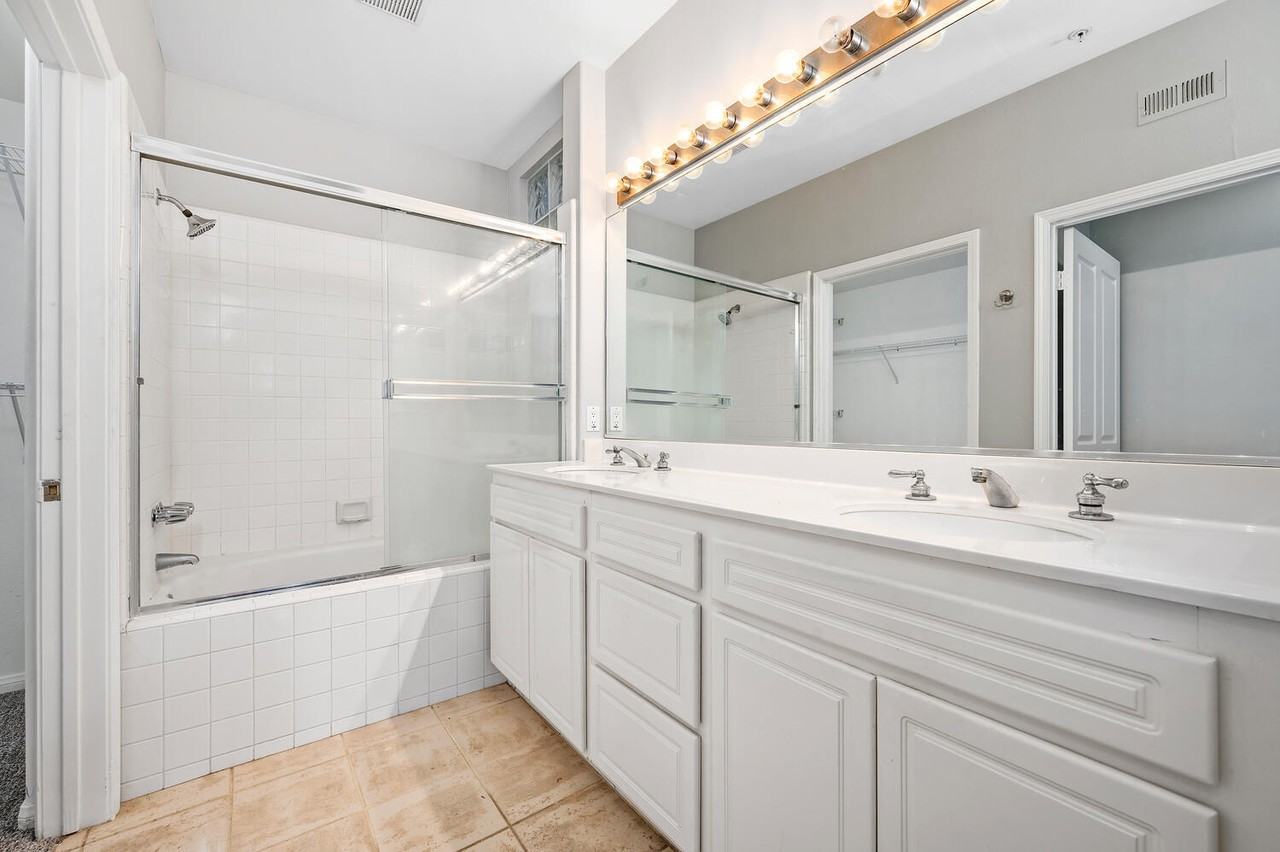 2726 Dunstan Dr #1 - Photo 2 of 20
