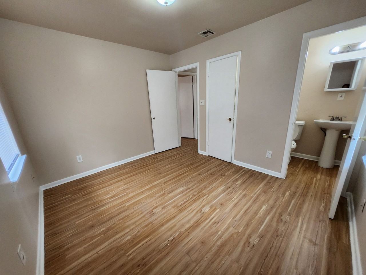 729 Hedge Dr - Photo 2 of 9