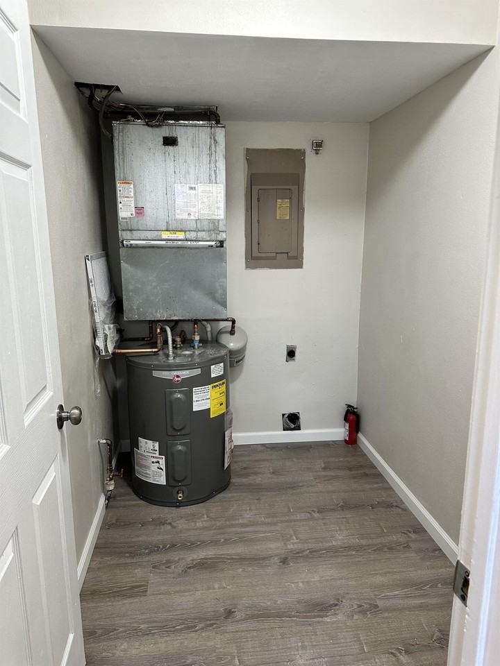 707 Plankway Dr - Photo 2 of 43