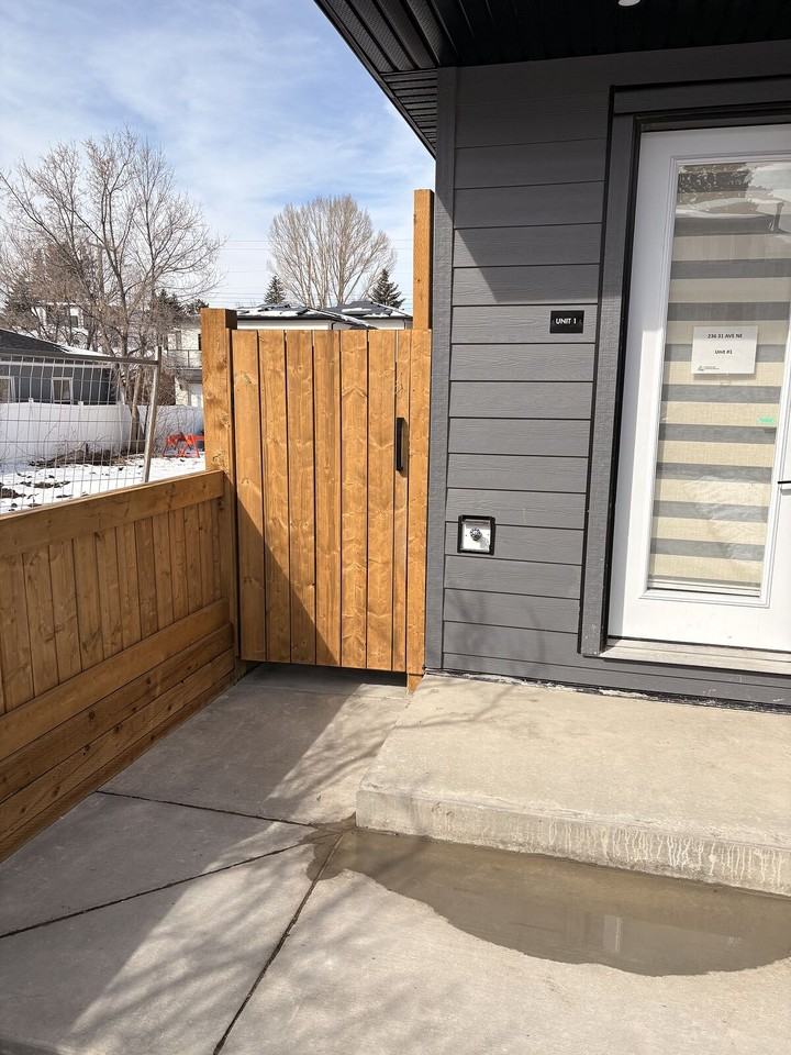 236 31 Ave Ne - Photo 2 of 10