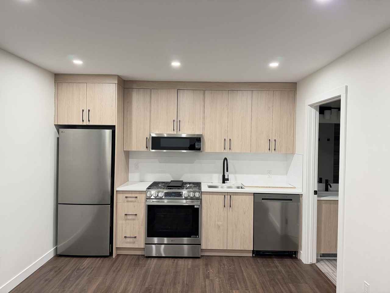 236 31 Ave Ne - Photo 4 of 10