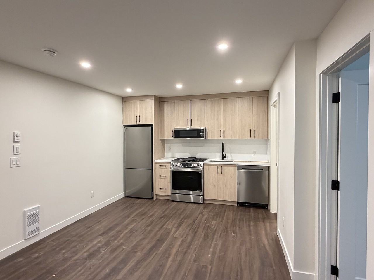 236 31 Ave Ne - Photo 7 of 10