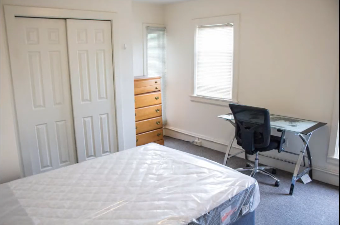 209 Williams St - Photo 3 of 9