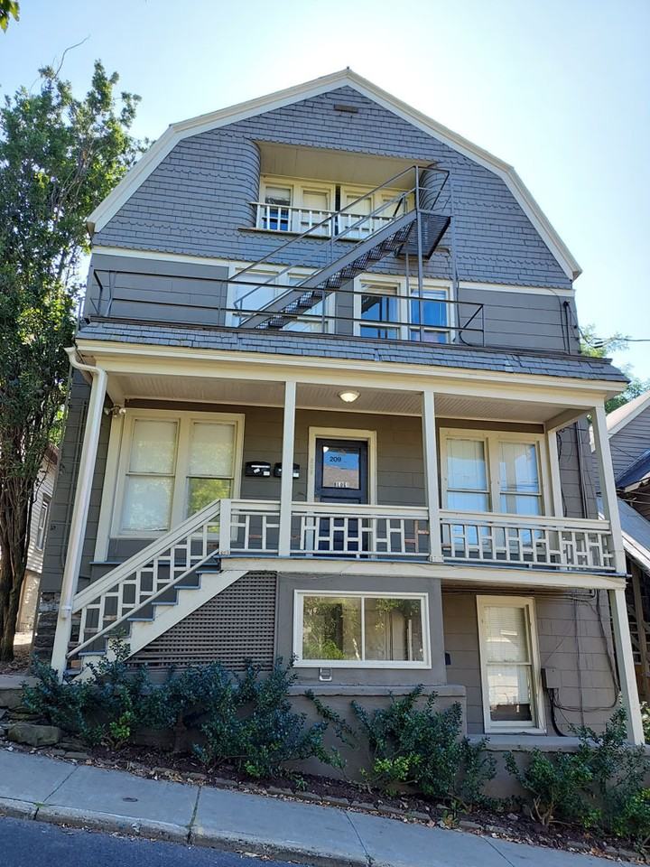 209 Williams St - Photo 2 of 7