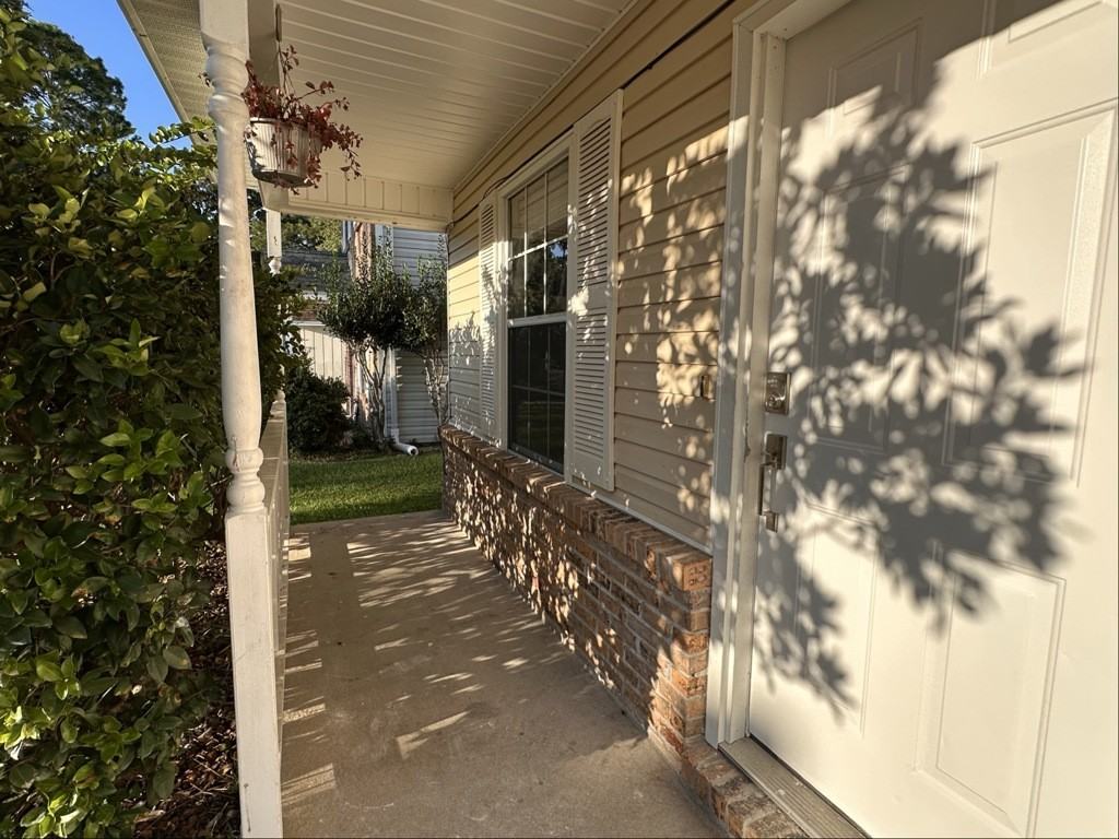 3036 Yorktown Cir - Photo 3 of 16