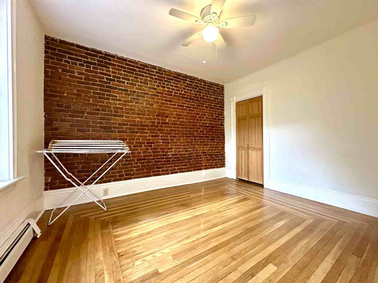 160 Franklin St #NA - Photo 3 of 9