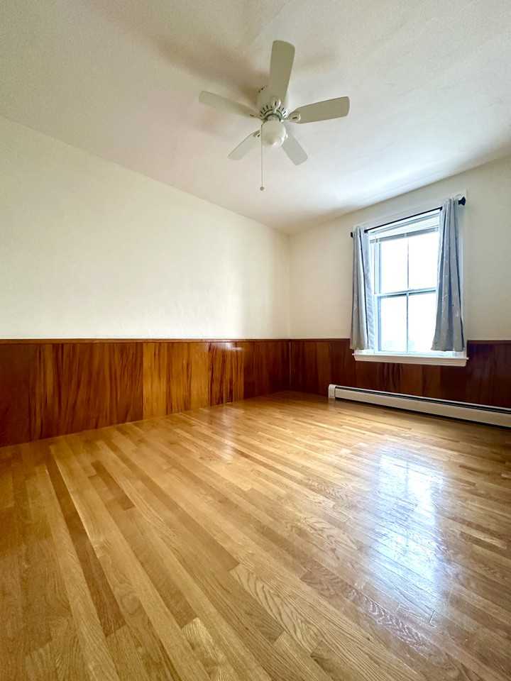 160 Franklin St #NA - Photo 5 of 9