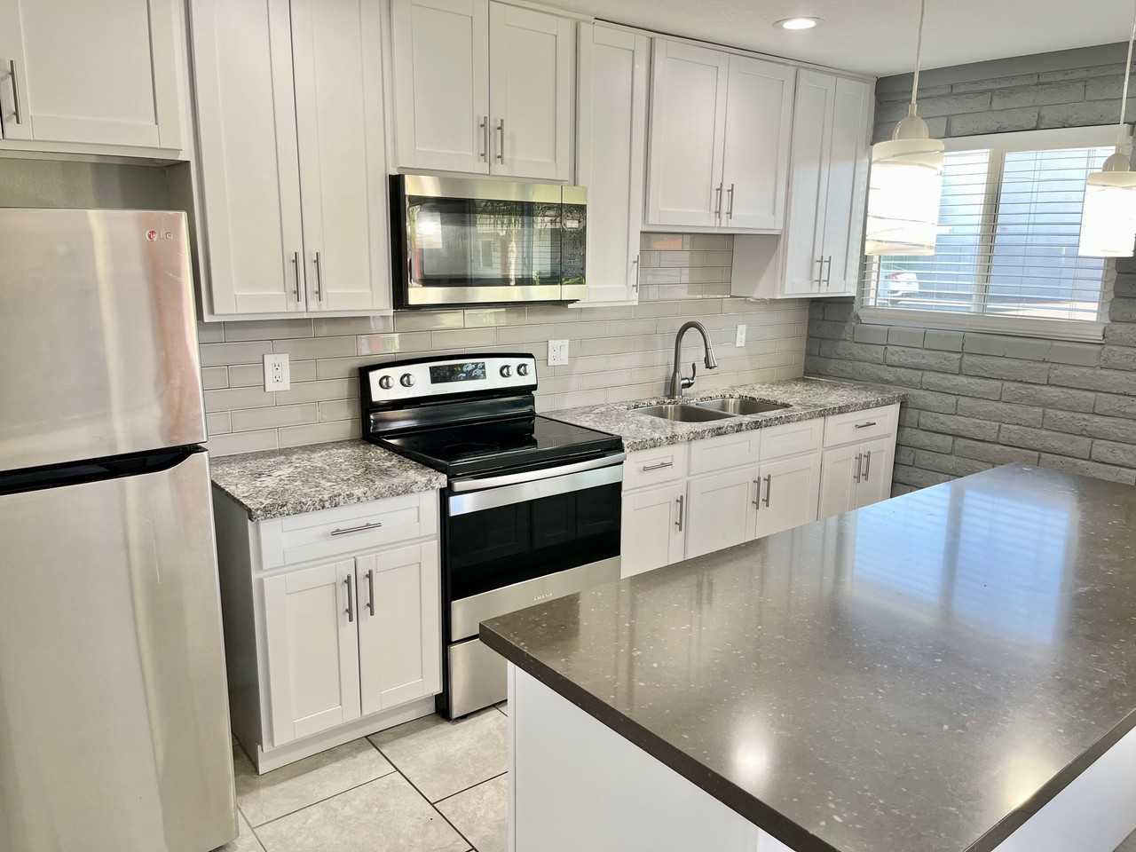 3208 N 37th St #8 - Photo 5 of 50
