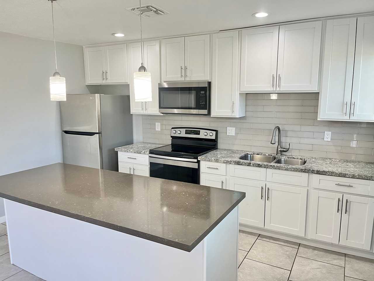 3208 N 37th St #8 - Photo 7 of 50